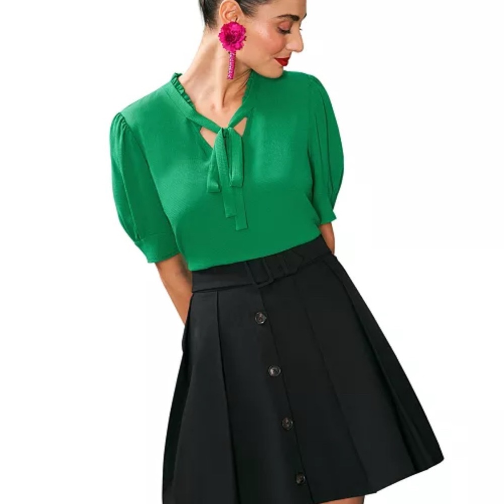 CeCe Women's Short Sleeve Ruffled V-Neck Tie Blouse size small